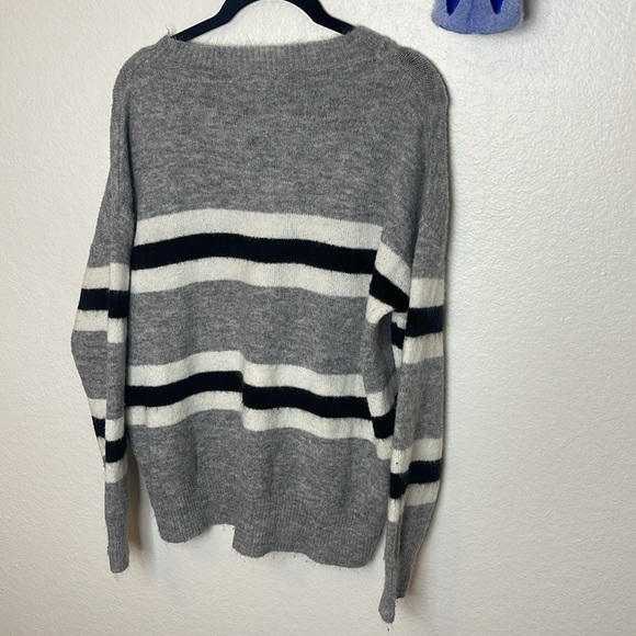 🐼Newbury Kustom Sweater 🐼 - Picture 6 of 6